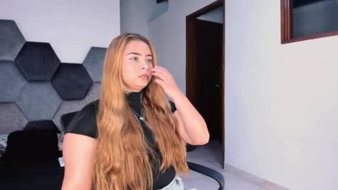 Snapshot of mikaelastonne chatting on April 27, 2026, 7:01 pm Mikaela blondie bigass online show from April 27, 2026, 7:01 pm