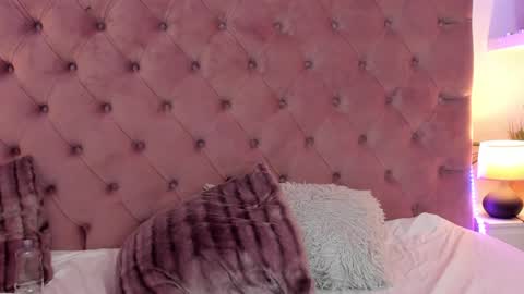 Snapshot of mikavia chatting on February 5, 2025, 3:55 am Mika online show from February 5, 2025, 3:55 am