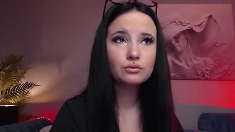 Snapshot of mikavia chatting on September 16, 2025, 8:43 pm Mika online show from September 16, 2025, 8:43 pm