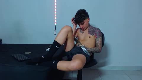 Mike IMDEPENDIENT MODEL online show from November 22, 2025, 2:43 am