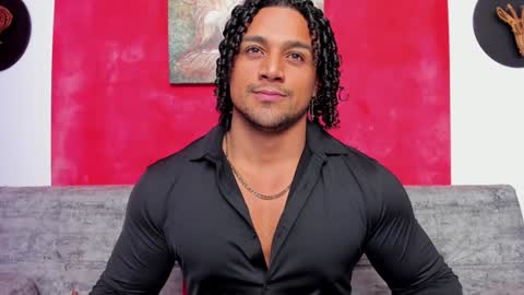 Snapshot of mike_estevess chatting on December 23, 2024, 3:29 am online show from December 23, 2024, 3:29 am