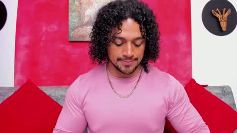 Snapshot of mike_estevess chatting on January 5, 2025, 1:24 am online show from January 5, 2025, 1:24 am