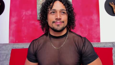 Snapshot of mike_estevess chatting on January 8, 2025, 2:25 am online show from January 8, 2025, 2:25 am