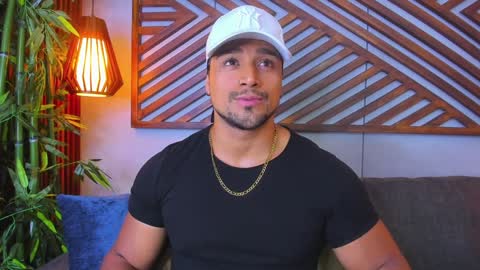 Snapshot of mike_estevess chatting on January 24, 2025, 3:32 am online show from January 24, 2025, 3:32 am