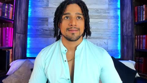 Snapshot of mike_estevess chatting on January 25, 2025, 11:32 pm online show from January 25, 2025, 11:32 pm