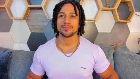 Snapshot of mike_estevess chatting on February 14, 2025, 3:11 am online show from February 14, 2025, 3:11 am