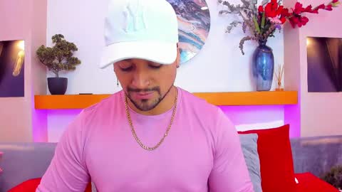 Snapshot of mike_estevess chatting on February 20, 2025, 4:50 am online show from February 20, 2025, 4:50 am