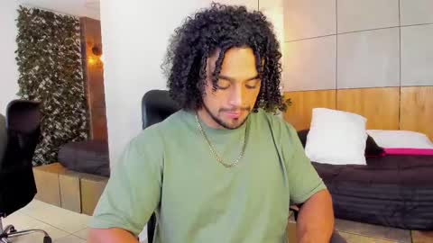 Snapshot of mike_estevess chatting on March 4, 2025, 7:19 am online show from March 4, 2025, 7:19 am