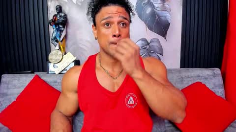 Snapshot of mike_estevess chatting on October 6, 2025, 12:08 am online show from October 6, 2025, 12:08 am