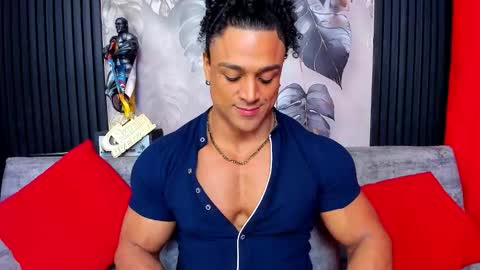 Snapshot of mike_estevess chatting on October 21, 2025, 5:08 am online show from October 21, 2025, 5:08 am