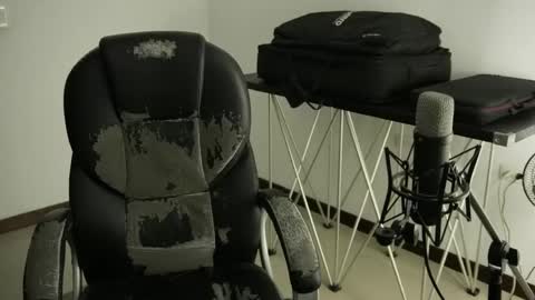 M i k e Crusoe online show from April 1, 2026, 7:33 pm