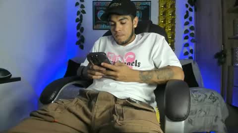 mikee_scooth online show from January 19, 2025, 2:57 am