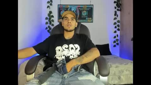 mikee_scooth online show from February 24, 2025, 2:40 am