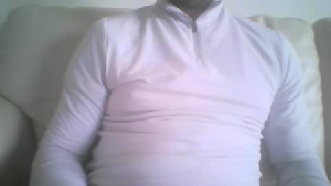 Snapshot of mikehockishuge9 chatting on November 9, 2025, 12:25 pm mikehockishuge9 online show from November 9, 2025, 12:25 pm