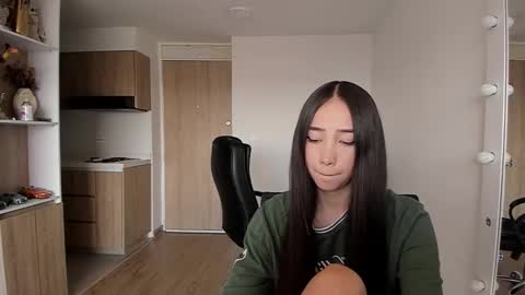 VIOLETAMIKE online show from September 25, 2025, 6:55 pm