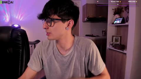 Snapshot of mikeyvioleta chatting on April 5, 2026, 1:36 am VIOLETAMIKE online show from April 5, 2026, 1:36 am