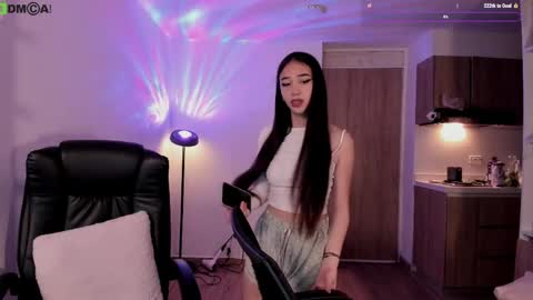 Snapshot of mikeyvioleta chatting on May 19, 2026, 9:59 am VIOLETAMIKE online show from May 19, 2026, 9:59 am