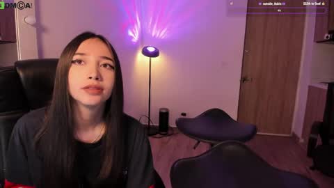 Snapshot of mikeyvioleta chatting on May 26, 2026, 10:33 am VIOLETAMIKE online show from May 26, 2026, 10:33 am