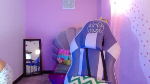 Snapshot of mikka_ela chatting on October 9, 2025, 1:31 pm Mikka 3 online show from October 9, 2025, 1:31 pm