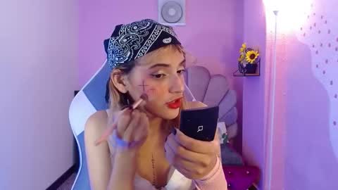 Snapshot of mikka_ela chatting on October 17, 2025, 1:46 pm Mikka 3 online show from October 17, 2025, 1:46 pm