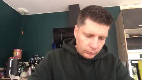 miklp8463 online show from April 23, 2026, 6:58 am