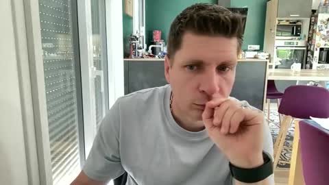 miklp8463 online show from June 3, 2026, 11:24 am