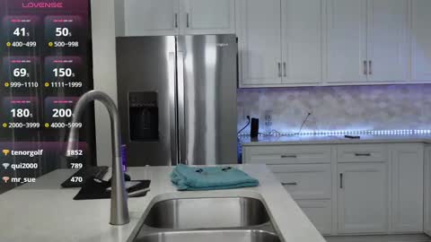 Snapshot of mikmagik chatting on January 6, 2025, 3:20 am Mikaylah online show from January 6, 2025, 3:20 am