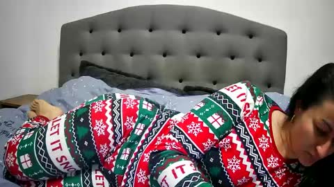 Mikyloveu online show from February 7, 2025, 6:34 pm