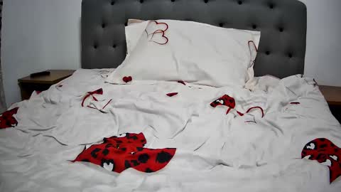 Mikyloveu online show from February 14, 2025, 5:36 pm