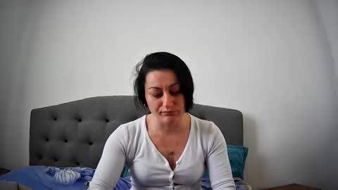 Mikyloveu online show from March 4, 2025, 3:15 pm