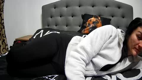 Mikyloveu online show from March 10, 2025, 6:01 pm