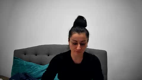 Mikyloveu online show from October 15, 2025, 2:06 pm