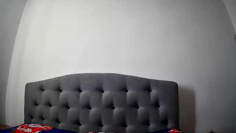 Mikyloveu online show from April 8, 2026, 3:23 pm