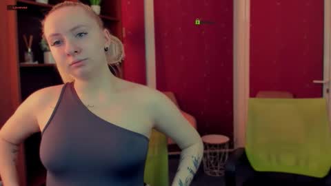 mila_glow online show from February 3, 2026, 12:32 pm