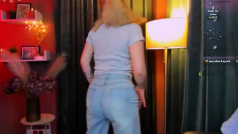 Snapshot of mila_glow chatting on April 20, 2026, 7:04 pm mila_glow online show from April 20, 2026, 7:04 pm