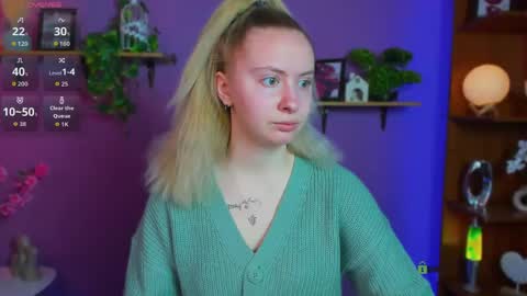 Snapshot of mila_glow chatting on April 23, 2026, 6:32 pm mila_glow online show from April 23, 2026, 6:32 pm