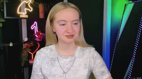 Snapshot of mila_glow chatting on May 14, 2026, 7:31 pm mila_glow online show from May 14, 2026, 7:31 pm