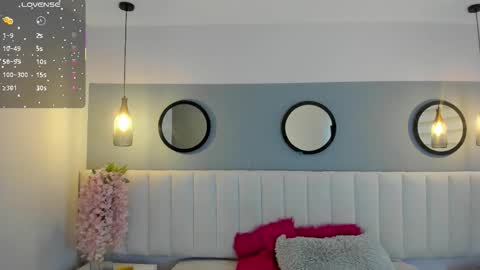 mila_hank online show from November 3, 2025, 12:28 pm