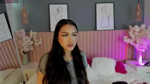 mila_hank online show from February 18, 2026, 12:12 pm