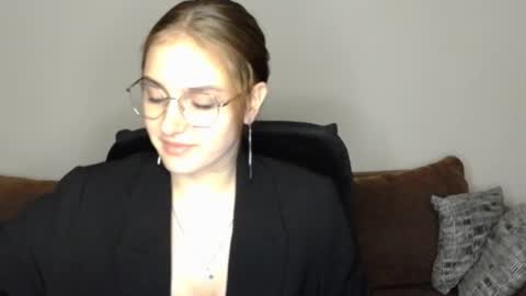 mila_keyy online show from October 29, 2025, 10:22 pm