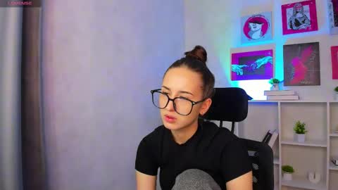 mila_niki online show from November 19, 2025, 2:00 am