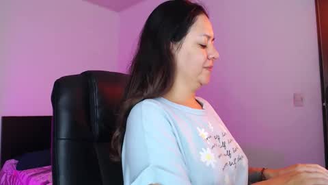 mila_phoenix online show from November 25, 2025, 10:26 am