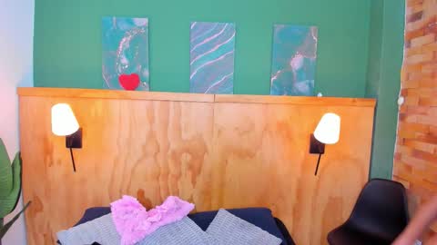 Mila and samy online show from October 21, 2025, 12:17 pm