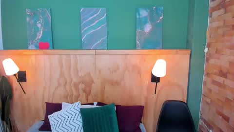 Mila and samy online show from December 2, 2025, 11:59 am