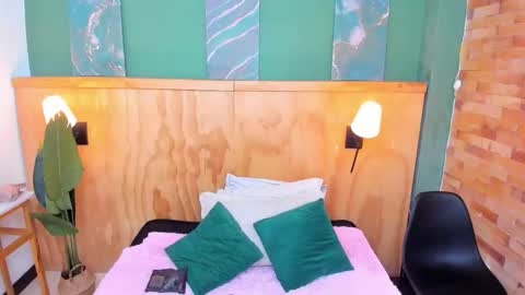 Mila and samy online show from February 24, 2026, 12:36 pm