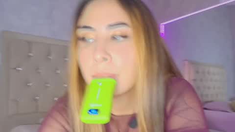 Snapshot of mila_smirnovavk chatting on December 18, 2025, 4:07 am MILA online show from December 18, 2025, 4:07 am