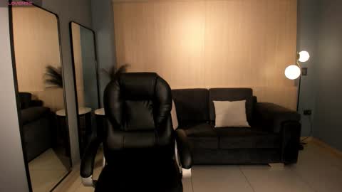 Mila online show from November 5, 2025, 2:00 am