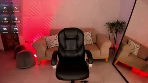 Snapshot of milacoleman chatting on March 22, 2026, 11:19 pm Mila online show from March 22, 2026, 11:19 pm