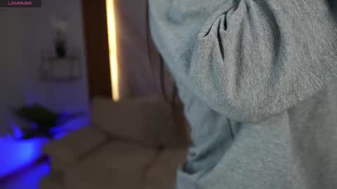 milacrave online show from December 2, 2025, 11:48 am