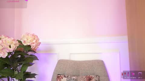 milacrave online show from February 9, 2026, 11:36 am